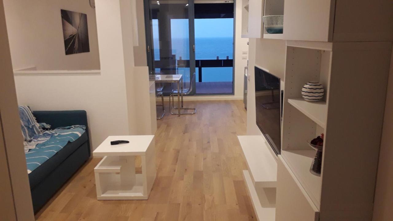 Rosa Di Mare Apartment Бари Екстериор снимка